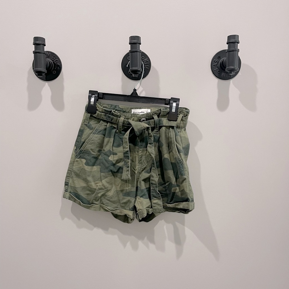 Abercrombie kids camo shorts size 11-12